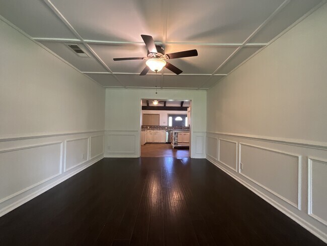 Building Photo - 530 Hilliard Dr