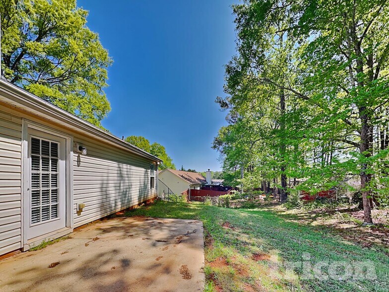 Building Photo - 410 Red Oak Ct