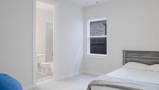 Building Photo - 1561 Sawmill Xing