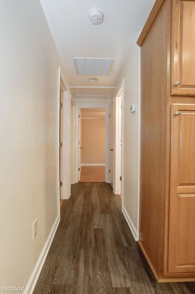 Building Photo - 3 br, 1 bath House - 3600 Green Creek Rd