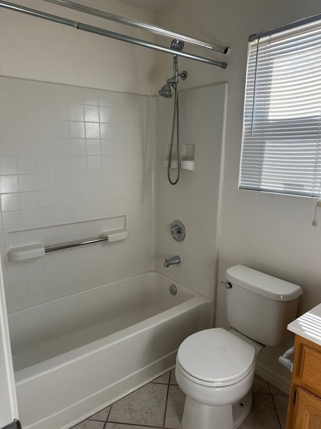 Building Photo - Nice Home For Rent!