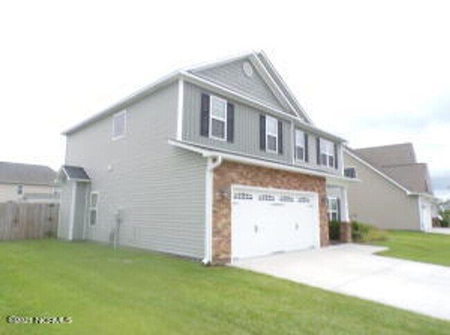 Building Photo - 4 Bedroom 2.5 Bathroom home located in Carolina Subdivision