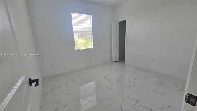 Building Photo - 2809 64