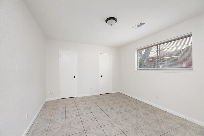 Building Photo - 10707 Glenfield Ct