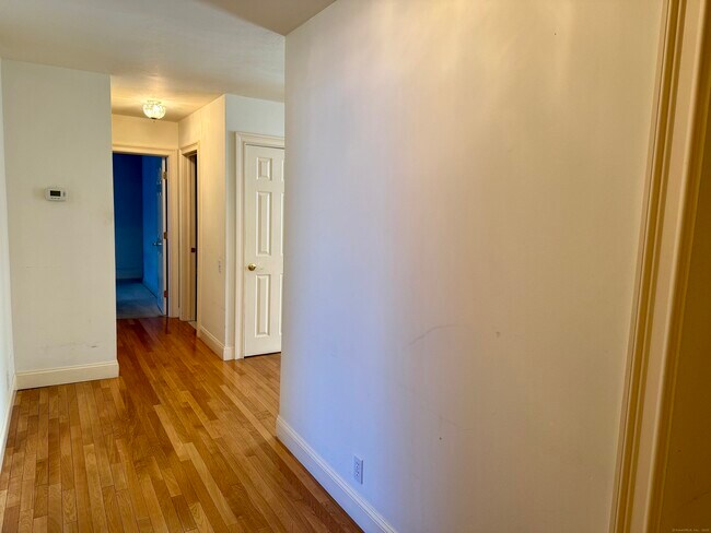 Building Photo - 5 Stebbins Close