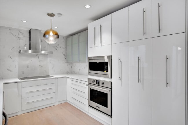 Building Photo - 6814 N 72nd Pl