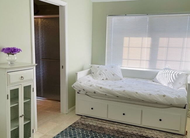 Building Photo - Stunning Woodland Hills Home with Sweeping Views