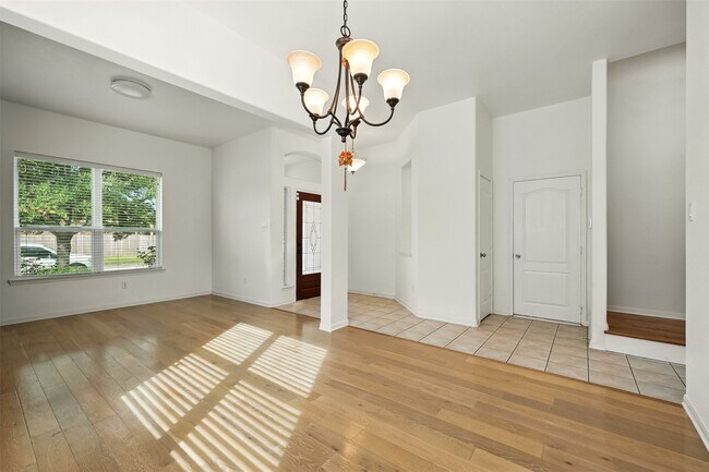 Building Photo - 9219 Gilbert Hollow Dr