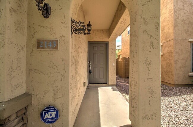 Building Photo - 2143 W Marconi Ave