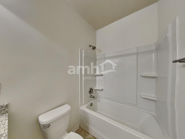 Building Photo - 553 Friar Park Ln