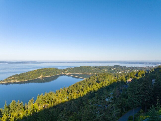 Building Photo - Beautiful home with views and in a gated c...