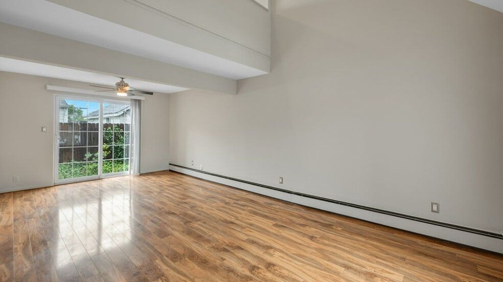 Building Photo - Sunrise Utica