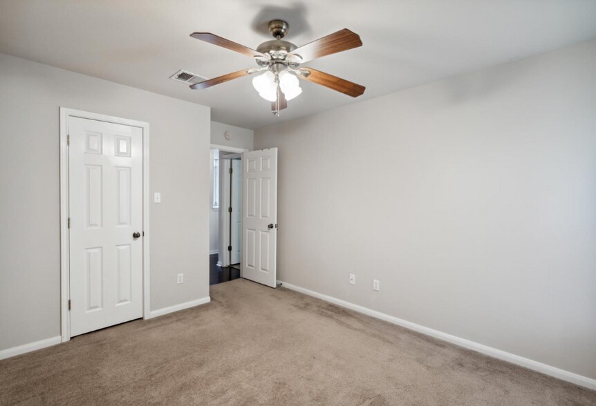 Building Photo - 2108 Narrow Glen Pky