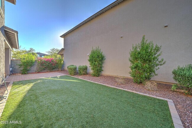 Building Photo - 2297 N Alsap Rd