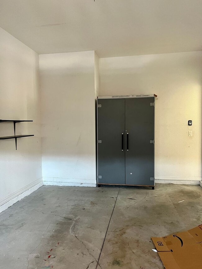 Building Photo - Townhome For Rent