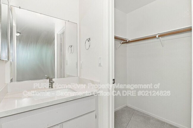 Building Photo - 2224 Glacier Dr