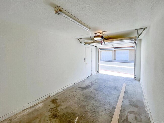 Building Photo - Remodeled 3 Bed 2 Bath Condo - Coastal Living at Its Finest