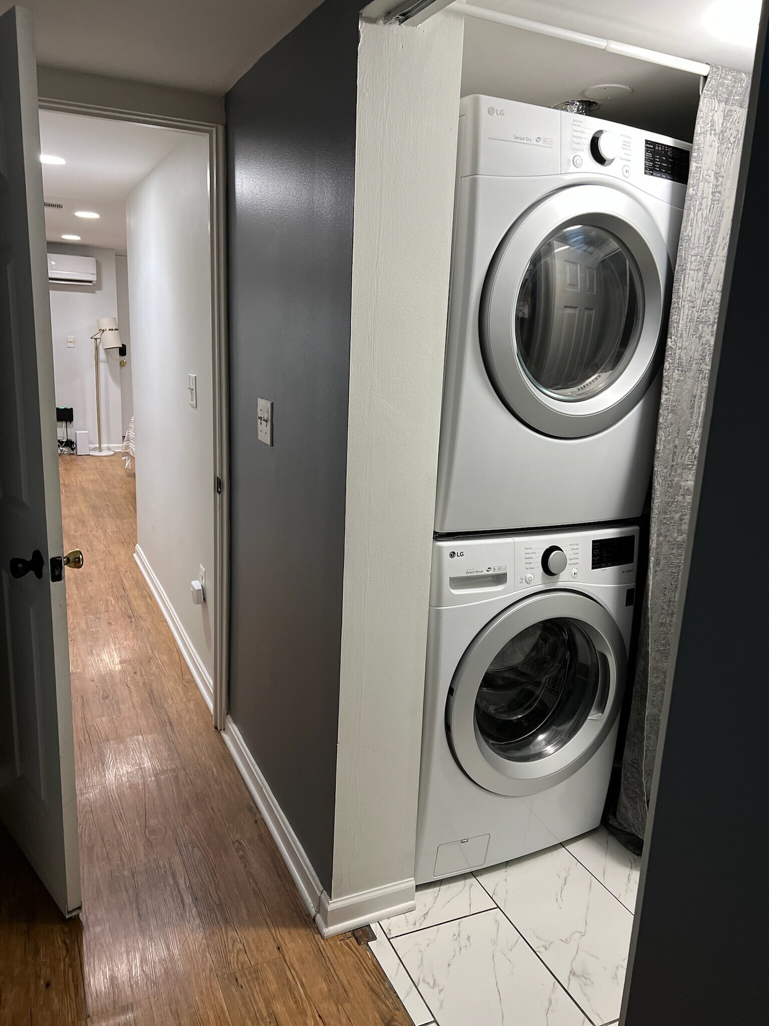 Building Photo - 633 14th St NE