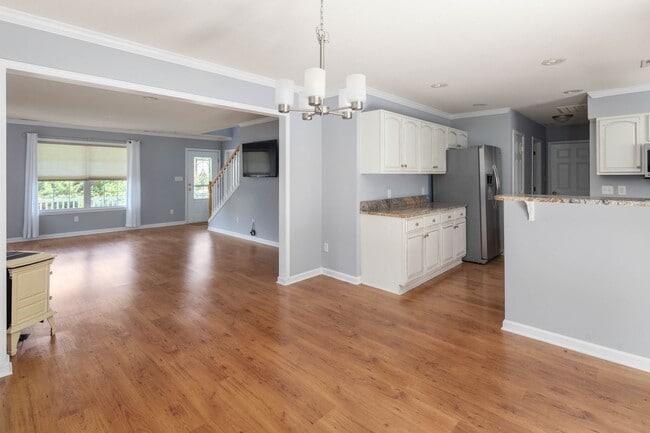 Building Photo - Lovely Two-Story Home in Weaverville