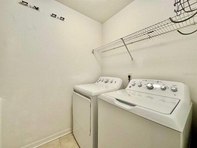 Building Photo - 10545 Shady Falls Ct