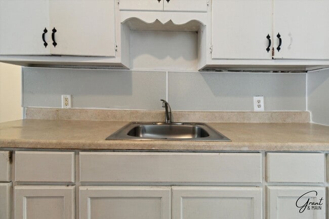 Building Photo - $1,250/month - 2 bedroom 1 bath