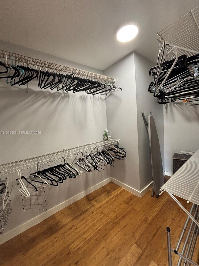 Building Photo - 600 NE 36th St