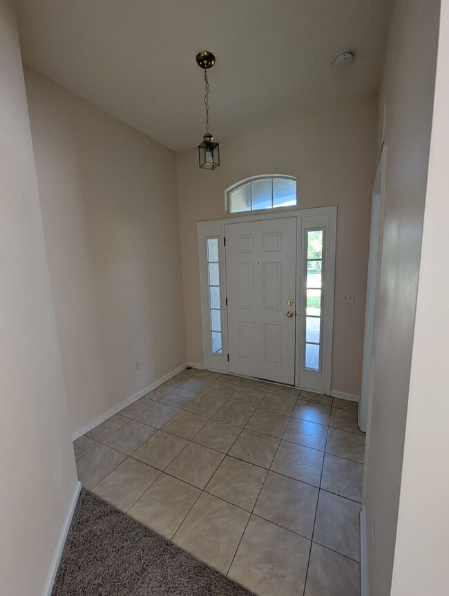 Building Photo - Great 4 Bedroom 2 Bath home in Heritage Park