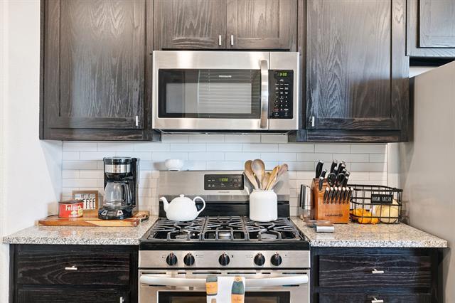 Building Photo - 2145 Miramar Dr