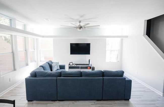 Building Photo - 411 Wetzel