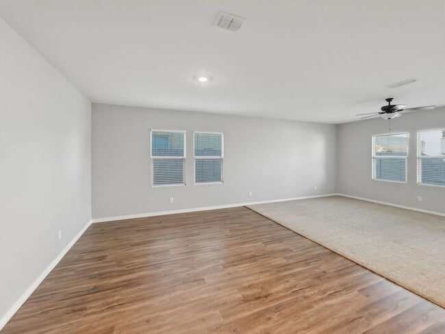 Building Photo - Spacious 4 Bedroom, 3 Bathroom home in Litchfield Park!