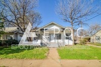 Building Photo - 706 Van Buren St