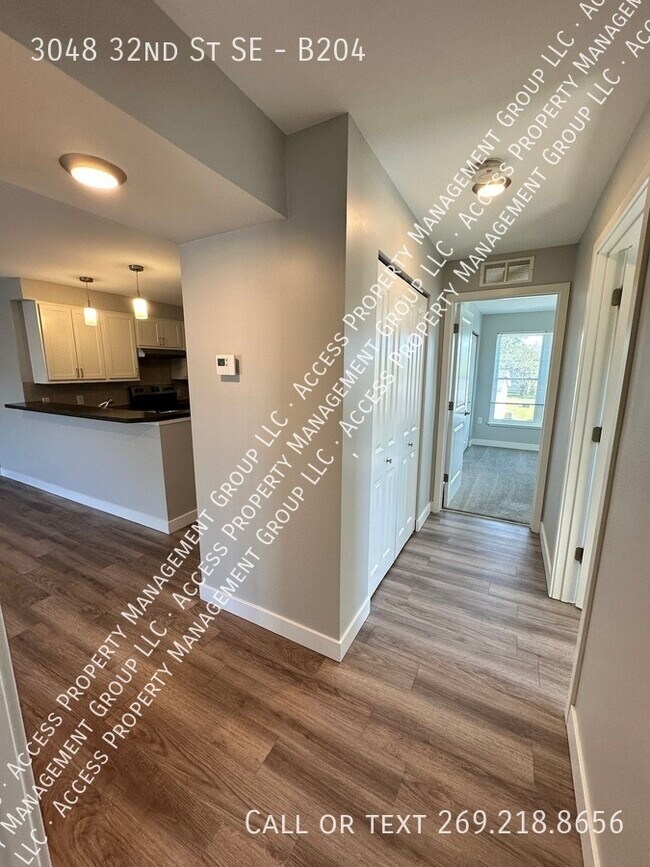 Building Photo - Great SE Side area close to 28th St and Be...