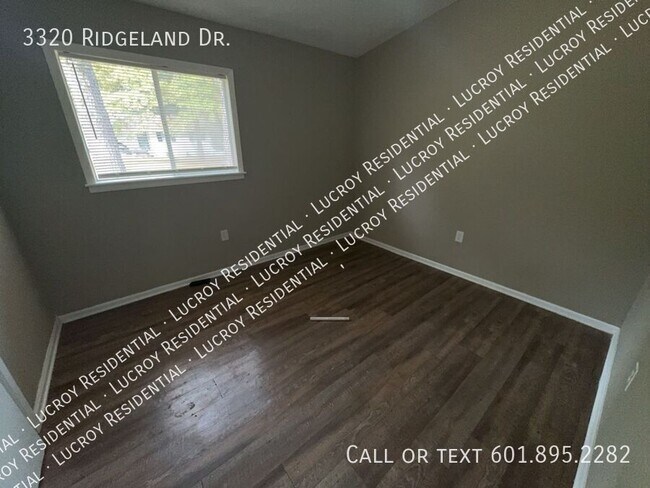 Building Photo - 3320 Ridgeland Dr