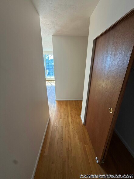 Building Photo - 1643 Cambridge St