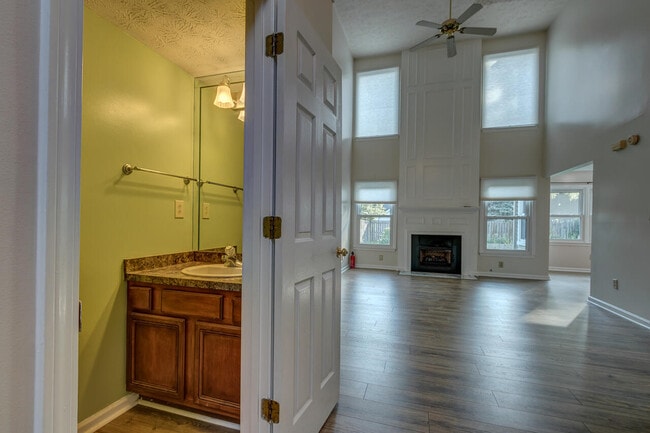 Building Photo - 3789 White Pine Dr