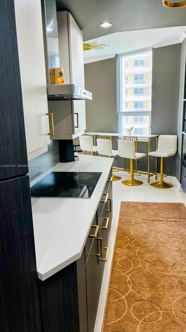 Building Photo - 848 Brickell Key Dr