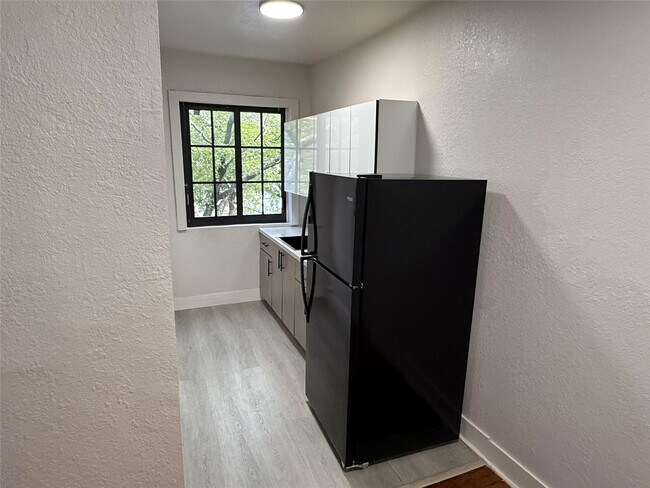 Building Photo - 2000 Jefferson St