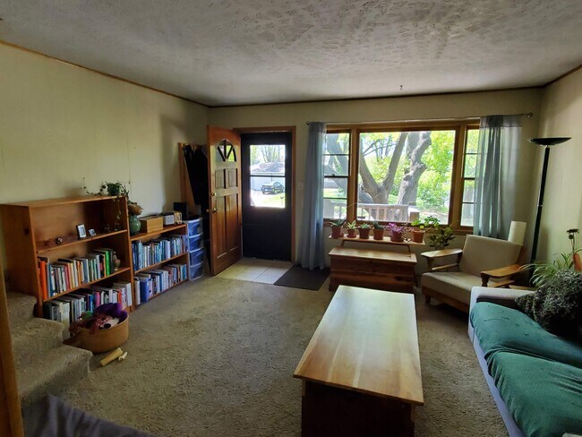 Building Photo - 3222 Cardinal Dr