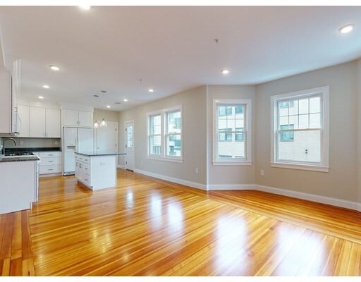 Building Photo - 27 Leicester St