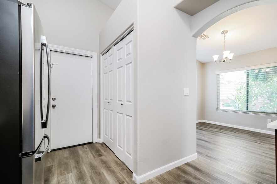 Building Photo - 15550 N Ulrich Way