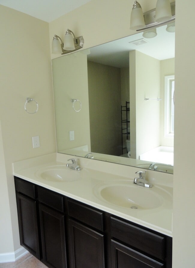 Building Photo - Close to Everything!