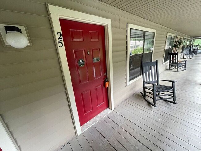 Building Photo - Beautiful One Bedroom Apt in Cotswold Neig...