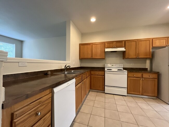 Building Photo - Spacious Three-Story Townhome Near Orenco Station with Attached Garage, Private Balcony, and Vaul...