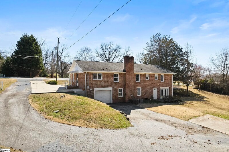 Building Photo - 2442 Fews Bridge Rd