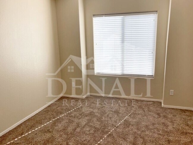 Building Photo - 7220 S 55th Dr