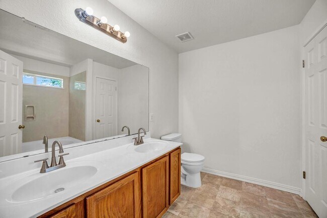 Building Photo - 903 Lee Dr