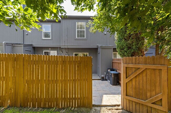 Building Photo - 4144 Charleston Dr