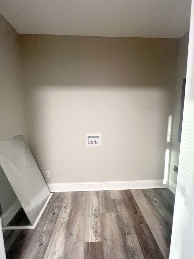 Building Photo - Move-In Specials Available! Completely Rem...