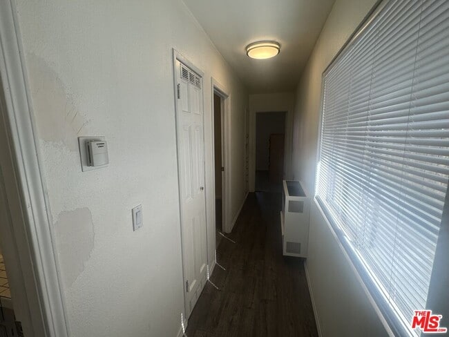 Building Photo - 1029 W Fairway Blvd