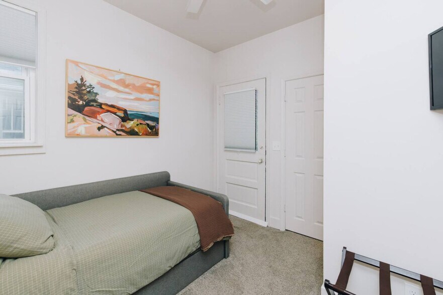 Building Photo - 3508 Tarpis Ave